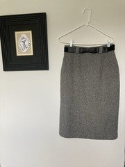 RRuss vintage Women’s Gray Tweed Pencil Skirt Size 12 Bow Accent Lined Slit