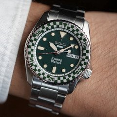 Seiko 5 Sports x Rowing Blazers Green Dial Day/Date Auto Watch Box + Strap