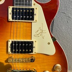Standard 6-string electric guitar, flame maple body, gold hardware, 22 frets