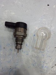 Used Bosch 0281002987 Valve Fuel Common Rail Pressure Mercedes-Benz Regulator