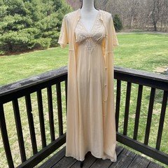 VANITY FAIR  Peignoir Set Dressing Gown Robe Lace Peach Dainty Nylon 70s Vtg