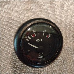VDO  Ocean Line 32 Volt Gauge, carbon Face Black 18-32 volts
