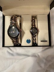 Vellaccio Grande 2-Piece Quartz Watch Set Black Dial Silver Bracelet Box