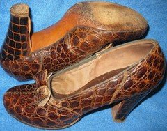 Vintage 1950's era Macy's brown reptile skin heels size 8.5