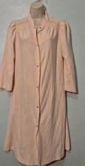 Vintage 70s Vanity Fair Peach Pearl Snap Front Housecoat Women's Sz Small Classi
