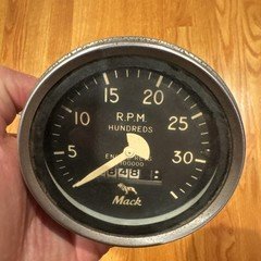 VINTAGE MACK TACHOMETER  R.P.M. Hundreds Engine Revs 551DDL6.