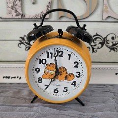 Vintage metal wind up Garfield Sunbeam clock/alarm with bells, tabletop