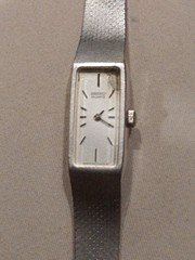 Vintage Seiko Quartz Women's Tank Watch with Integrated Mesh Bracelet