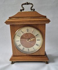 Vintage Seth Thomas Quartzmatic Mantel Clock Wooden Bracket Carriage Clock 1970s