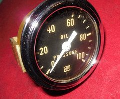 Vintage Stewart Warner 2 1/8" 0 - 100 psi mechanical oil pressure gauge Muscle