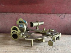 Vintage-style Navigation Instrument Polished Brass Captains Sextant  