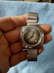 Vintage Timex Mechanical Date Watch Runs Gray Sunburst Dial Cushion Case 1970s 