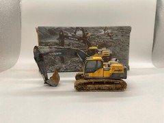 Volvo EC220D Crawler Excavator Muddy Verison 1/50 Scale DieCast Model Gift