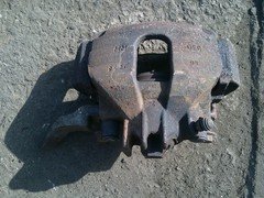 VOLVO V70 SE CALIPER AND CARRIER FRONT DRIVER SIDE 2.4 PETROL 9209723 2000-2004 
