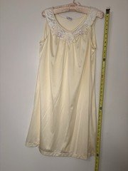 Vtg 70s 80s Vanity Fair Nightgown Size L Yellow Nylon Embroidered Made in USA