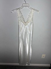 Vtg 90s Victorias Secret M Bridal Long Satin Nightgown Gown Lace Embroidery 3D