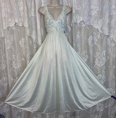 VTG M L Shadowline Seafoam Extra SILKY SOFT Full Sweep Nightgown Gown olga esque