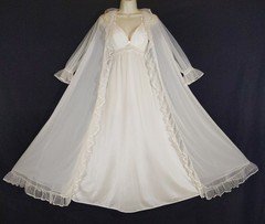 VTG Olga Ivory Soft Quilt Bra  Nightgown Ruffle Trim Peignoir Robe Blended Set M