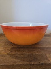 VTG Pyrex Orange Flameglo Large 4Qt Nesting Mixing Bowl #404 USA Excellent