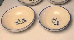 VTG Set Of 2 Hartstone Pottery Soup/Cereal Bowls Wild Blueberry Pattern 6" Diam