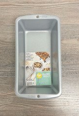 Wilton Loaf Pan Medium 8-1/2" X 5" Non Stick Steel